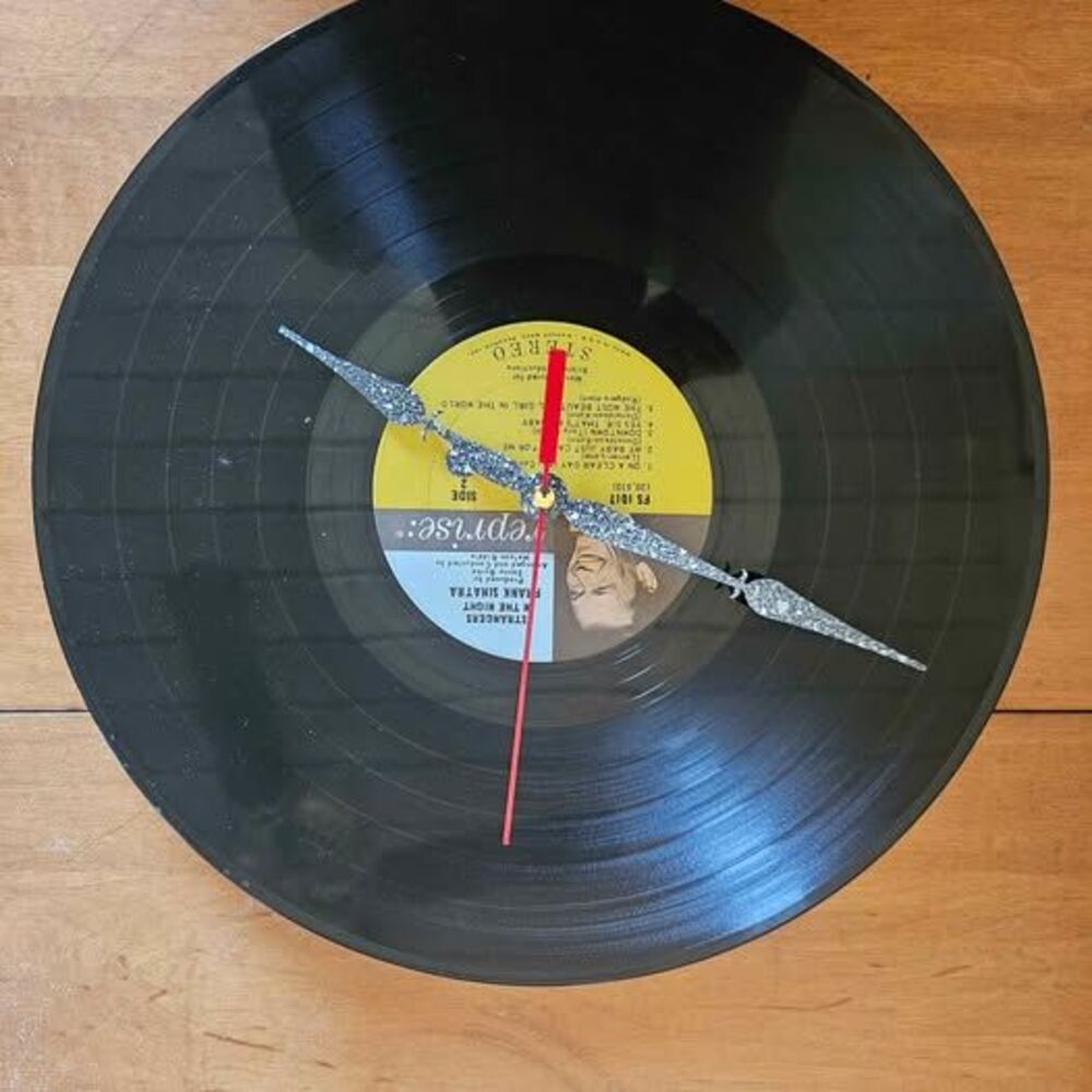 Vinyl Record Clock - Frank Sinatra "Strangers in the Night"